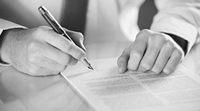 Kevin Ryan's client signing his signature to a legal document